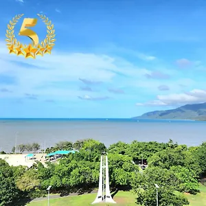 https://cairns-luxury-seaview-apartment.queenslandhotels.net