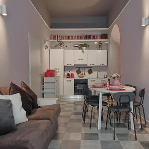 https://cristina-e-elena-suite.it-tuscanyhotel.com